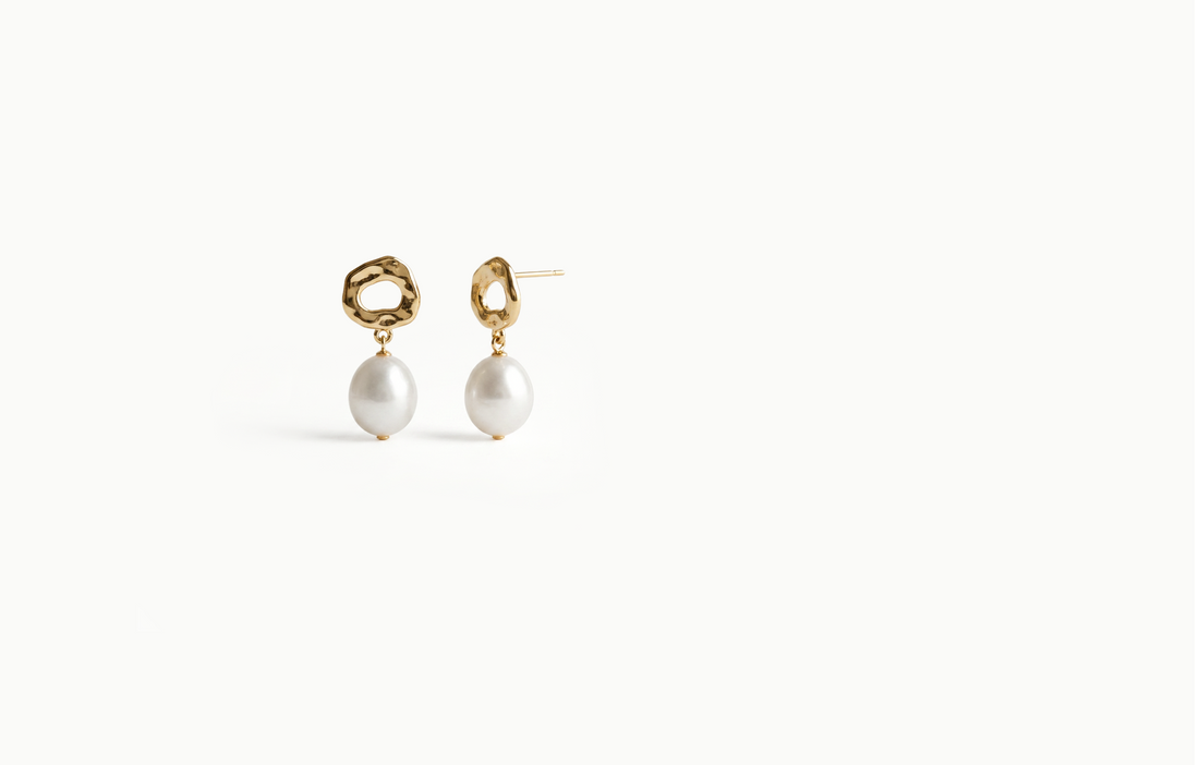 Hammered gold ring stud earrings with a pearl drop